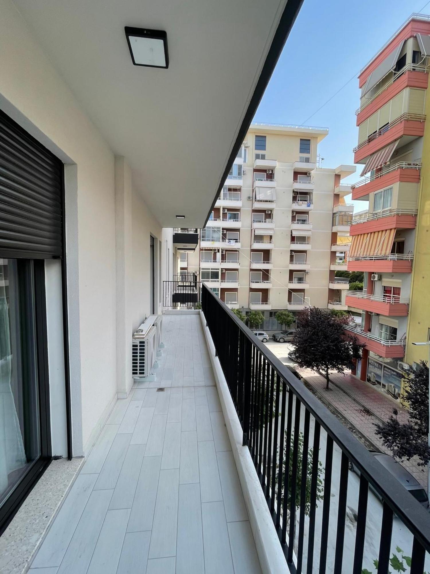 Modern Apartment In Central Vlora Kültér fotó